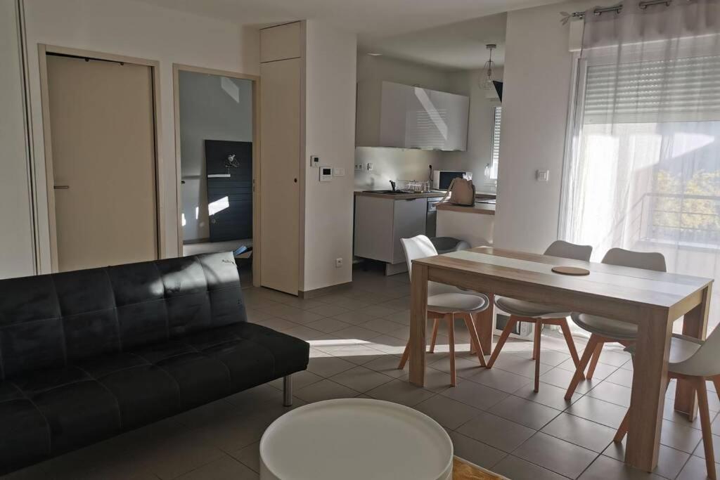 Appartement T2 Accessible Pmr Avec Terrasse Et Garage Onet-le-Chateau 외부 사진